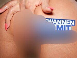 Leyla Lips Porno Video: CREAMPIE FICK in der Badewanne!